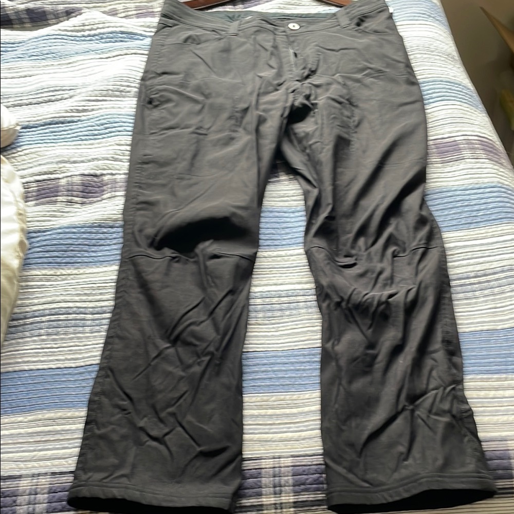Eddie Bauer Men's Black Trousers